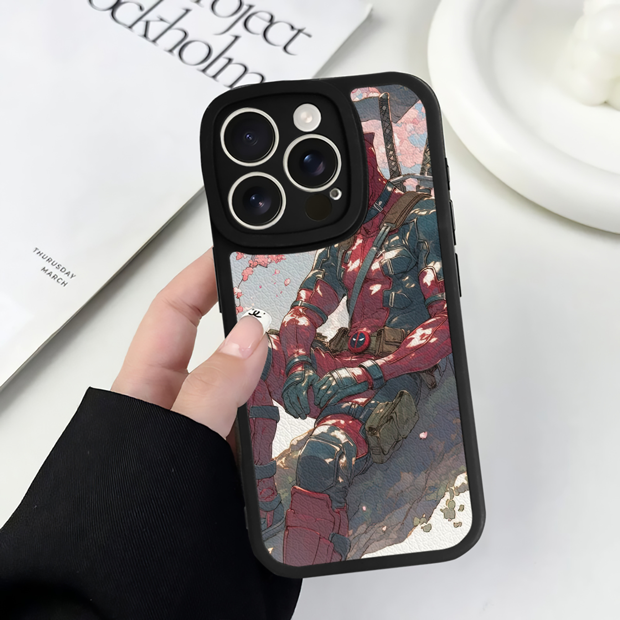 （画像用） Deadpool デッドプール 【iPhone 16シリーズ対応】シリコンスマホケース（レザー調） 材質：シリコン